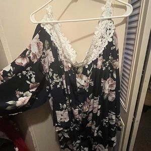 Long off shoulder floral blouse size 3x, fits like 4x